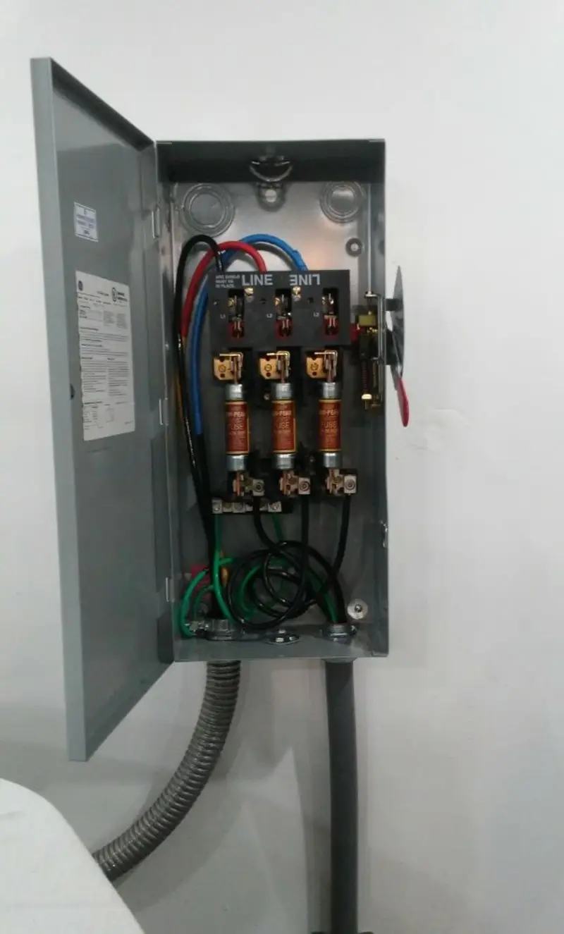Three-phase disconnect switch installed for Smoke Detector Installation in Murrysville